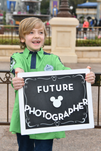 2nd Grade Student Gets a Surprise from Disney PhotoPass Team